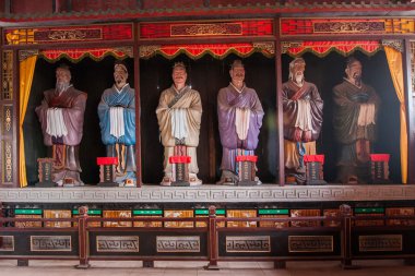 Leshan şehir, sichuan qianwei qianwei taraf ji Tapınağı daeseongjeon filozof eşlik edecek Konfüçyüs on iki