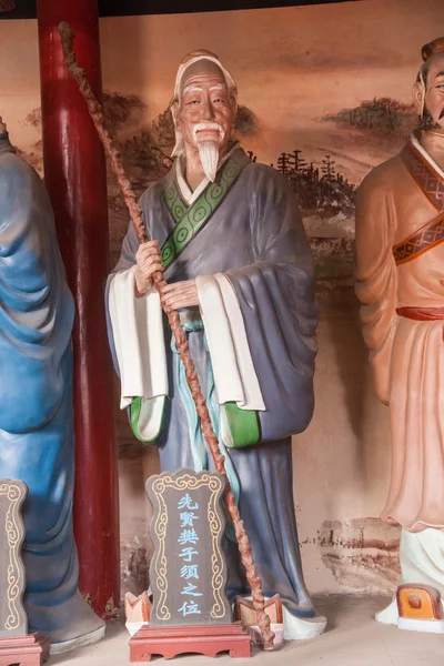 Leshan City, Sichuan Qianwei qianwei Temple Great Hall veranda on both sides of the East and West veranda with plastic statue of Confucius 72 sages Xianru — Stock Photo, Image