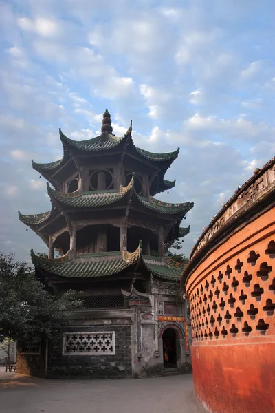 Leshan stad, sichuan qianwei confucianistische tempel kuige qianwei — Stockfoto