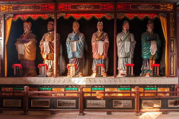 Leshan City, Sichuan Qianwei qianwei sides to accompany Ji Temple Daeseongjeon philosopher Confucius twelve — Stock Photo, Image