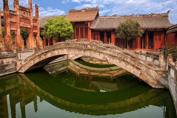 Fushun fushun county, sichuan provincie, de confucianistische tempel lattice deur — Stockfoto