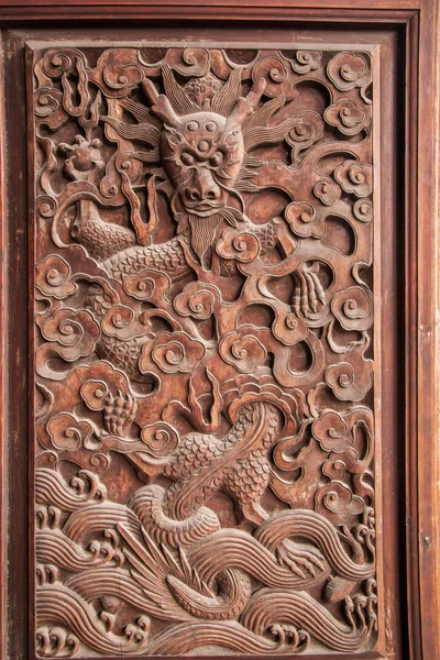 Fushun Fushun County, Sichuan Province, on the door of the Great Hall Temple exquisite sculptures — Stock Photo, Image