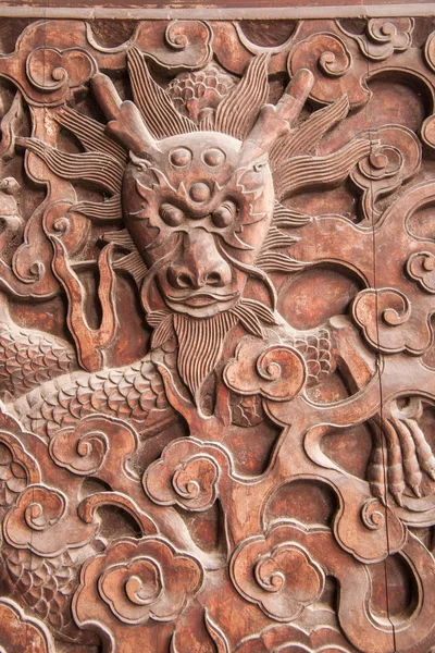 Fushun Fushun County, Sichuan Province, on the door of the Great Hall Temple exquisite sculptures — Stock Photo, Image