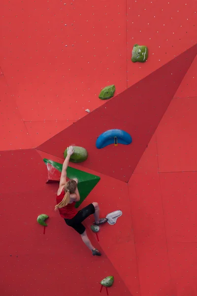 Men and women climbing race — Stock Photo, Image