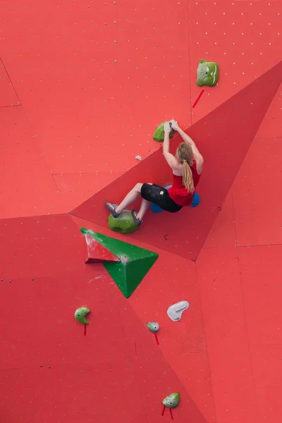 Men and women climbing race — Stock Photo, Image