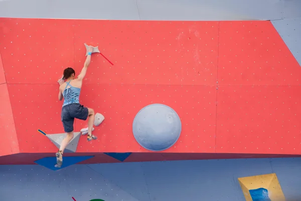 Men and women climbing race — Stock Photo, Image