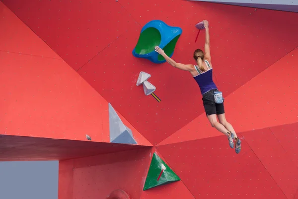 Men and women climbing race — Stock Photo, Image