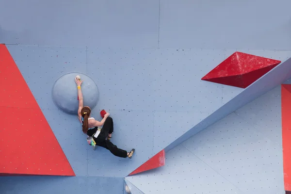 Men and women climbing race — Stock Photo, Image