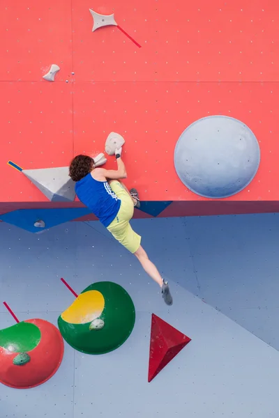 Men and women climbing race — Stock Photo, Image