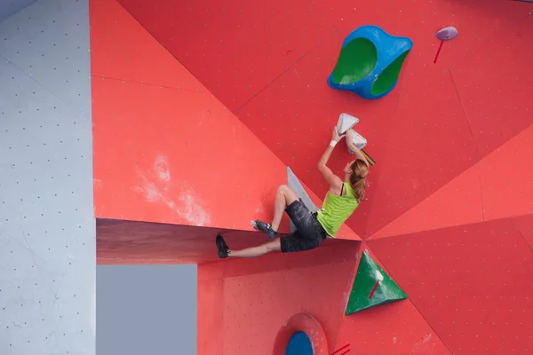 Men and women climbing race — Stock Photo, Image