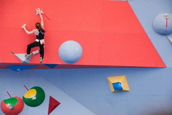 Men and women climbing race — Stock Photo, Image