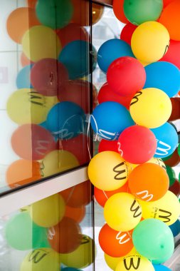 Mcdonald balon kutlamak