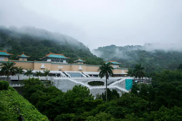 台湾の国民宮殿博物館、台北、雨 — ストック写真