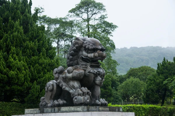Taiwan national palace museum in taipei regen lions — Stockfoto