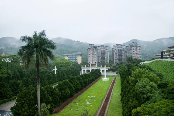 Taiwans national palace museum i taipei regn bågen — Stockfoto
