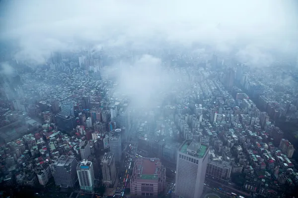 König der Wolken mit Blick auf den Taipei 101 Tower in Taipeh, Taiwan — Stockfoto