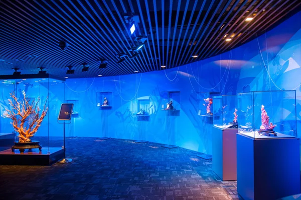 台北 101 タワー台湾観光モール ショー赤サンゴの台湾の工芸品します。 — ストック写真