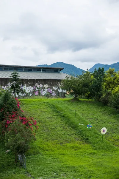 House Puli Township, Nantou County, Taiwan Thao cultural exhibition center next to — Stock Photo, Image
