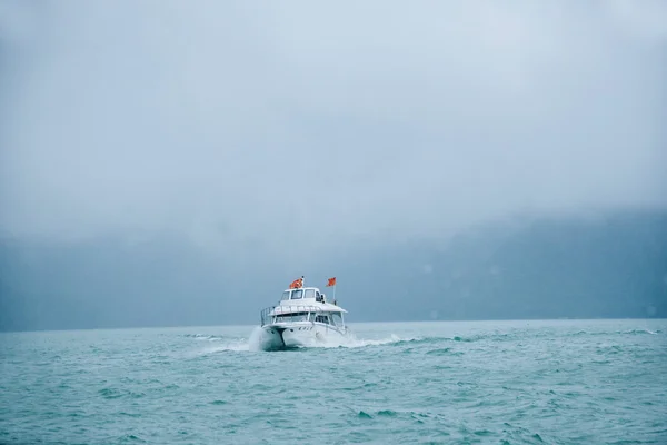 Sonne Mond See in Nantou County, Taiwan auf der Shuttle-Passagierjacht — Stockfoto