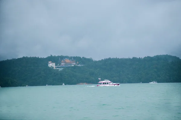 Sun Moon Lake in Nantou County, Taiwan on from the shuttle passenger yacht — Stock Photo, Image