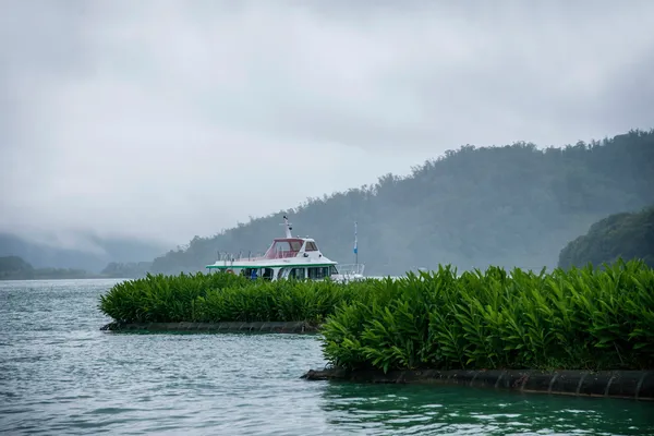 नानटौ काउंटी, ताइवान में सन मून झील शटल यात्री नौका से — स्टॉक फ़ोटो, इमेज
