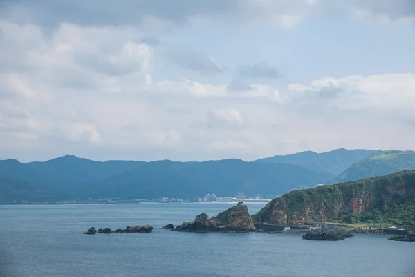 Wanli district, new taipei city, taiwan luotuofeng harbor "yehliu geopark" weiter — Stockfoto