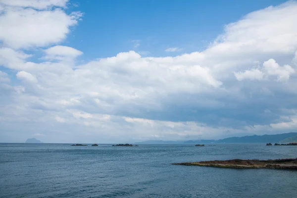 Wanli district, new taipei City városában, Tajvan "yehliu geopark" datun hegyek headland kiálló tenger — Stock Fotó