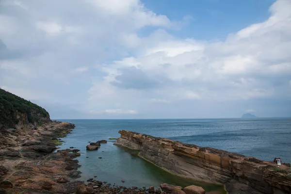 Distrito de Wanli, nueva ciudad de taipei, Taiwán "yehliu Geoparque" datun montañas promontorio proyección del mar — Foto de Stock