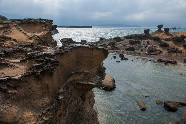 Wanli District, New Taipei City, Taiwan "Yehliu Geopark" paisagem rochosa estranha — Fotografia de Stock