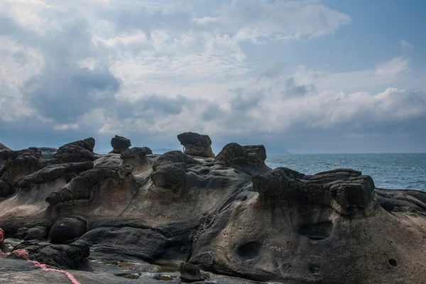 Wanli District, New Taipei City, Taiwan "Yehliu Geopark" and "candlestick Stone" strange rocky landscape — Stock Photo, Image