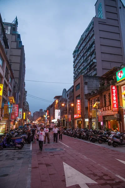 Nanjing west road, datong district, taipei, Tchaj-wan v noci — Stock fotografie