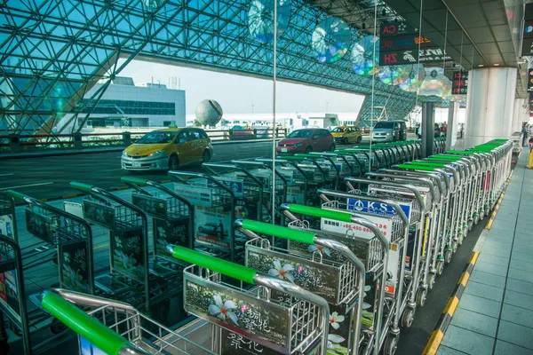 Carrelli bagagli Taiwan Taoyuan International Airport Terminal — Foto Stock