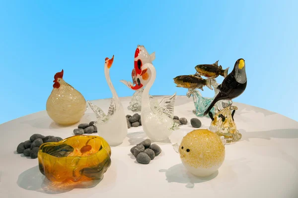 Taiwan Taoyuan International Airport Terminal show "Taiwan Glass Art" crafts — Stock Photo, Image