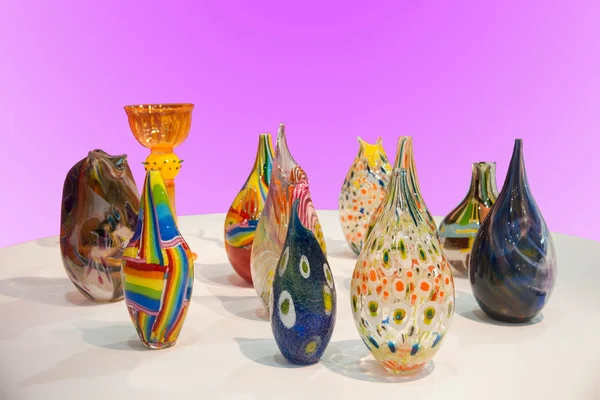 Taiwan Taoyuan International Airport Terminal show "Taiwan Glass Art" crafts — Stock Photo, Image