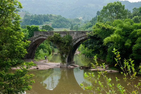 Banan District, Chongqing City, East River Springs puente de tela de cinco agujeros — Foto de Stock