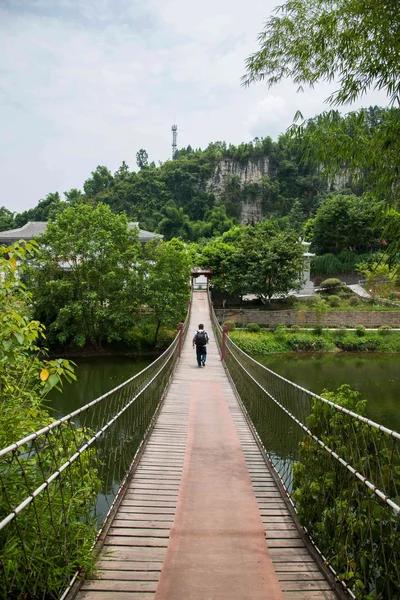 "Chongqing Oriental folk Spa Hotel "Banan District, cinco resortes balneario turismo tela Riverside East District, Chongqing puente levadizo — Foto de Stock