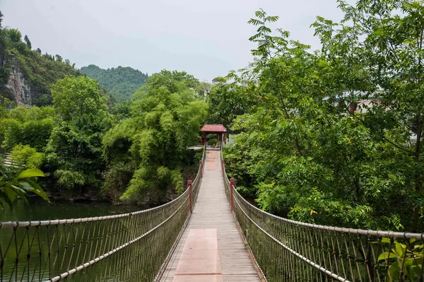"Chongqing Oriental folk Spa Hotel" Banan District, beş springs spa tatil turizm bez Riverside East District, Chongqing asma köprü — Stok fotoğraf