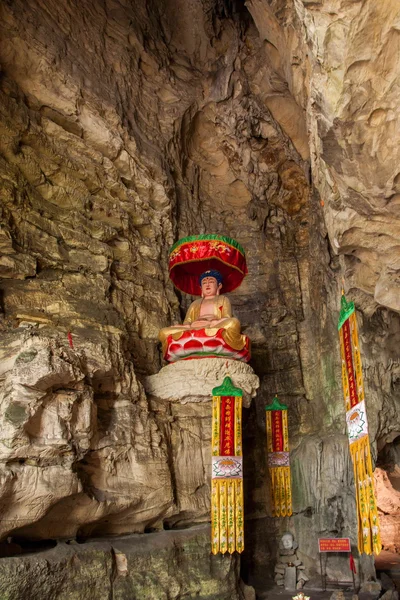 Banan District, Chongqing City, East River Springs cinq tissu Buddha Buddha Cave — Photo