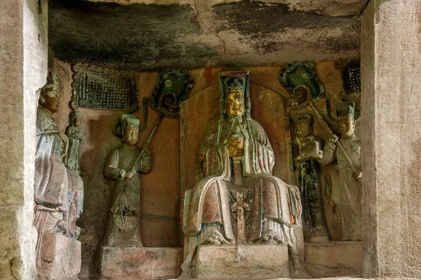 Dazu rock carvings v chongqing útesu dongyuetaidi pohodlné místo diagenetic식물원에서 그것의 구부려 진된 쪽이 용 설 란 식물을 보여줍니다. — Stock fotografie