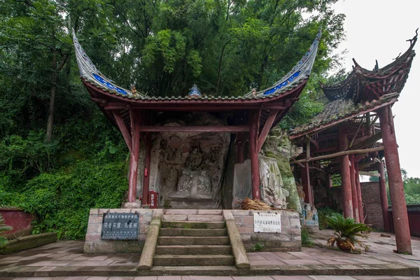 Anyue del condado, provincia de sichuan, canción de cueva del pavo real "el rey del pavo real" figuras del acantilado —  Fotos de Stock