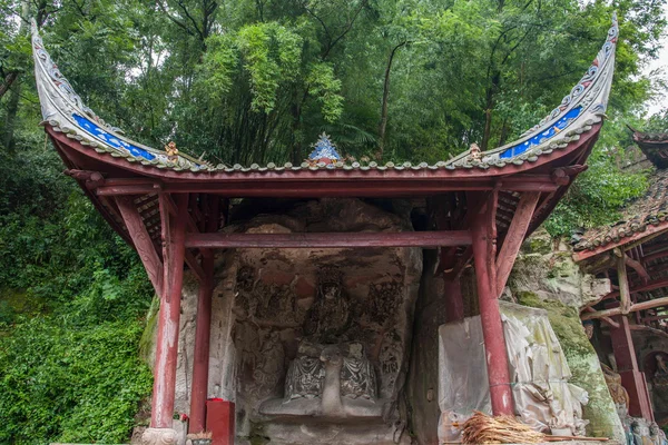 Anyue County, Province du Sichuan, Peacock Cave chanson "paon roi" Figures de falaise — Photo