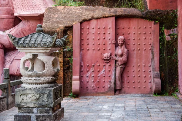 Toast toast Enshi Ville Impériale "Neuf dans le Hall" sculpté sur le rocher Statues du peuple Tujia — Photo