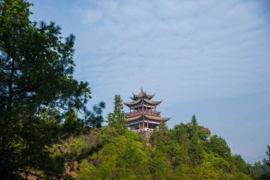 Hubei Enshi şehir, dağlara bakan Lin Jun Tapınağı