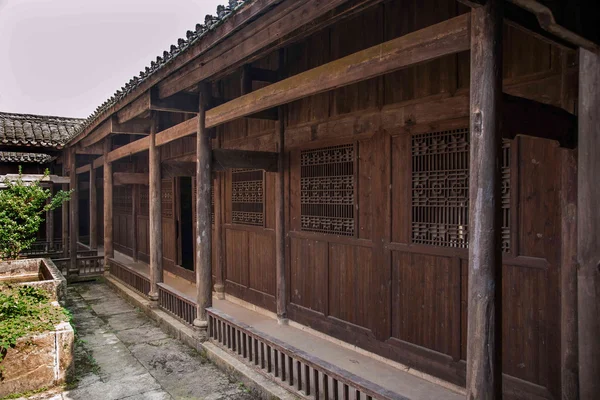 Bo Yang, a large dam in Hubei Enshilichuan City wells ancient buildings "Lee Manor" — Stock Photo, Image