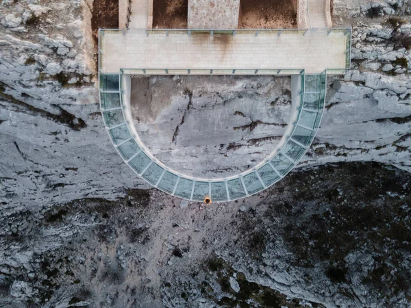 Jeden Samotny Turysta Biokovo Skywalk Makarskiej Chorwacja — Zdjęcie stockowe