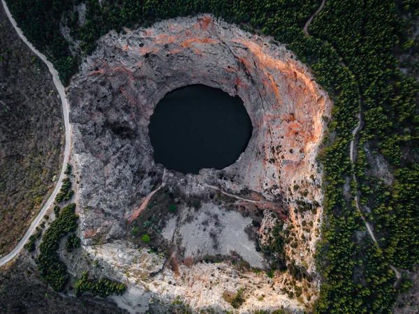 Foto Aérea Del Dron Del Cráter Masivo Agujero Azul Lago — Foto de Stock