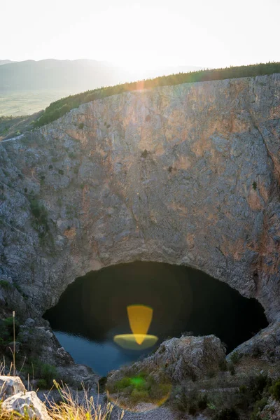 Sonnenstrahlen Richtung Kamera Roten See April Imotski Dalmatien Kroatien — Stockfoto