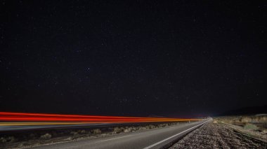 Ölüm Vadisi Milli Parkı 'nda açık bir gece.