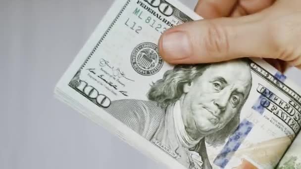 Blanke Vrouwelijke Hand Tellen Dollar Bankbiljetten Cash Load Een Grote — Stockvideo