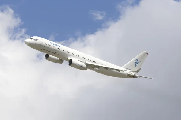 The Tu-204SM demonstration flight — Stock Photo, Image